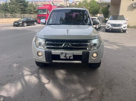 Mitsubishi Pajero 2010