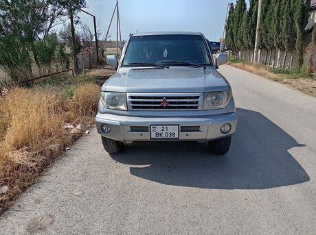 Mitsubishi Pajero io 1999