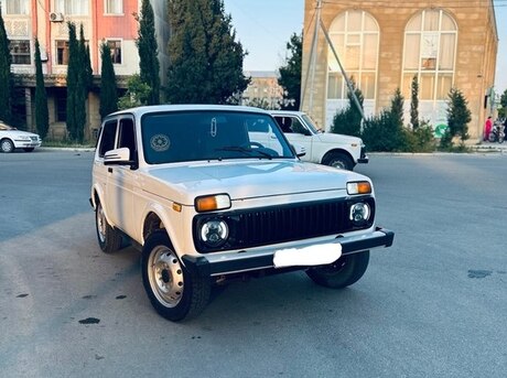 LADA (VAZ) Niva 2015