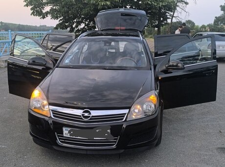 Opel Astra 2010