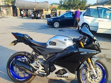 Yamaha R15M