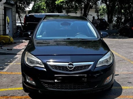 Opel Astra 2012
