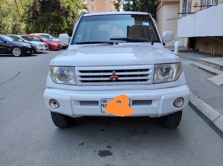 Mitsubishi Pajero io 1999