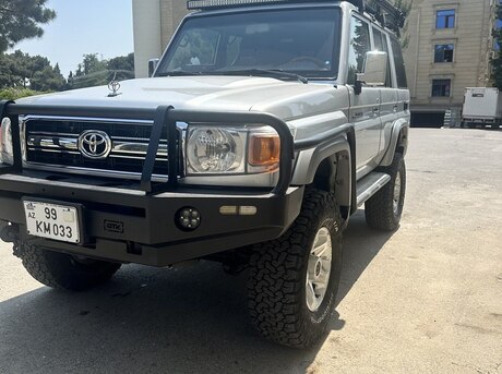 Toyota Land Cruiser 2011