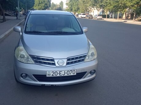 Nissan Tiida 2011
