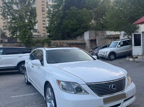 Lexus LS 460L