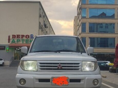 Mitsubishi Pajero io 2000