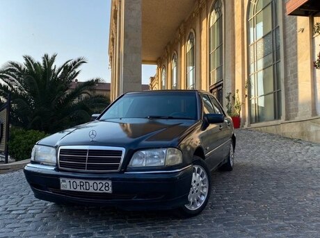 Mercedes C 180