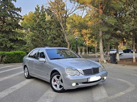 Mercedes C 200