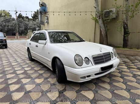 Mercedes E 230