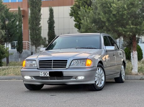 Mercedes C 200