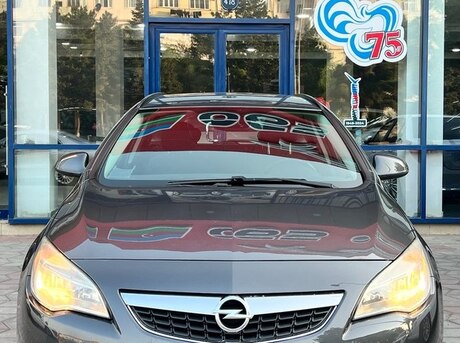 Opel Astra 2011