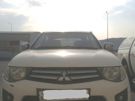 Mitsubishi L200 2013