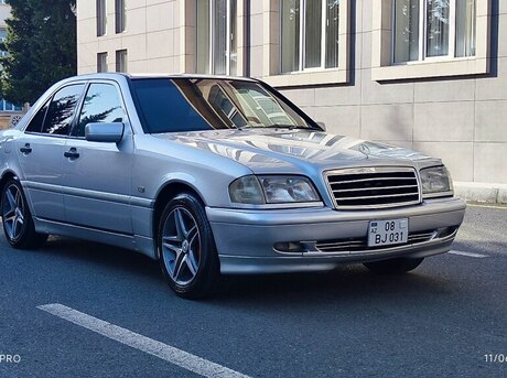 Mercedes C 200