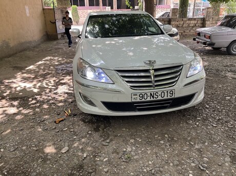 Hyundai Genesis 2010