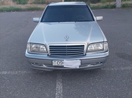 Mercedes C 200