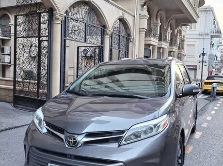 Toyota Sienna 2019