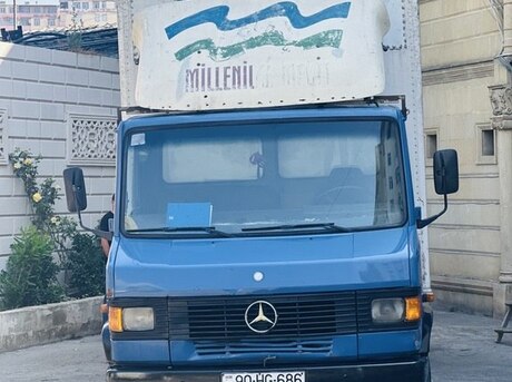 Mercedes 709 D 1990