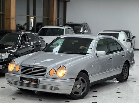 Mercedes E 200