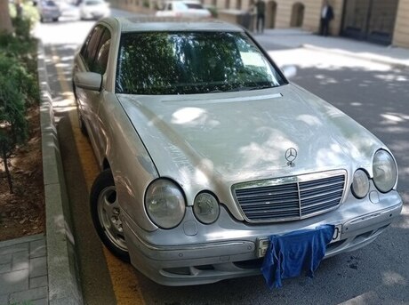 Mercedes E 320