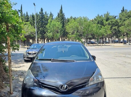 Toyota Vitz 2015