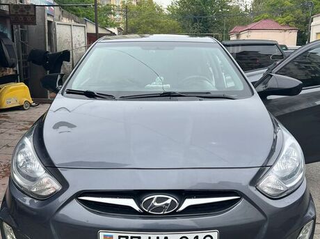 Hyundai Accent 2011