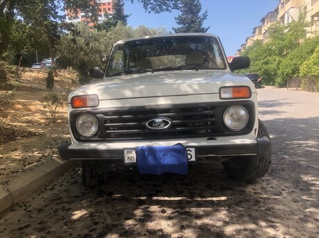 LADA (VAZ) Niva 2000