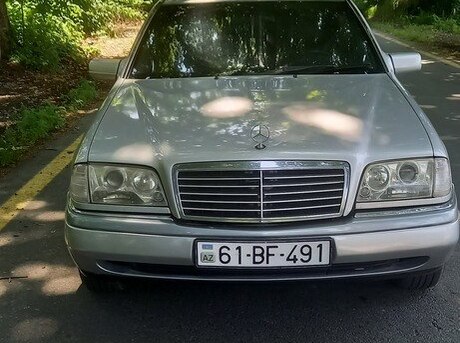 Mercedes C 200