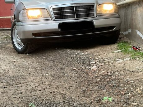 Mercedes C 200