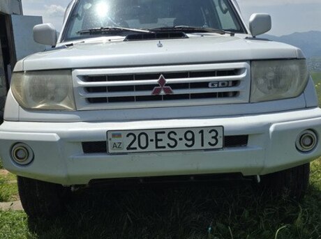 Mitsubishi Pajero io 1999