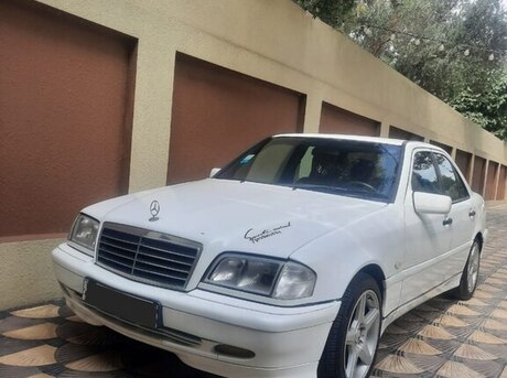 Mercedes C 200
