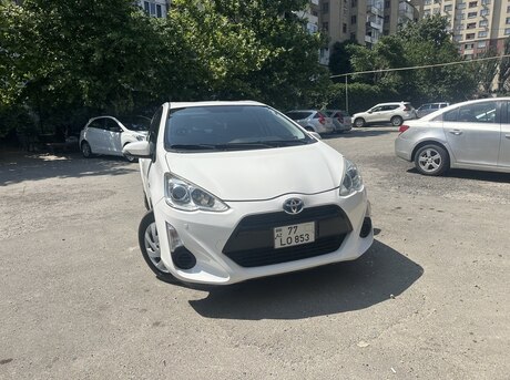 Toyota Aqua 2015