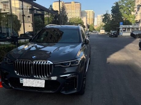 BMW X7 2021
