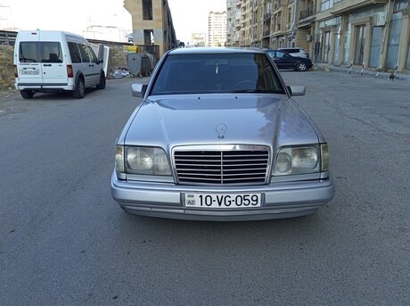 Mercedes E 220