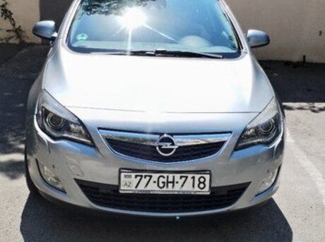 Opel Astra 2011