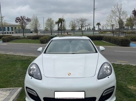 Porsche Panamera GTS 2012