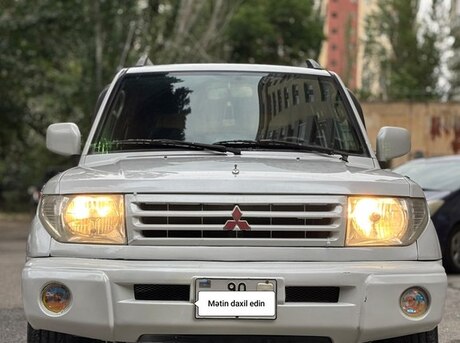 Mitsubishi Pajero io 1999