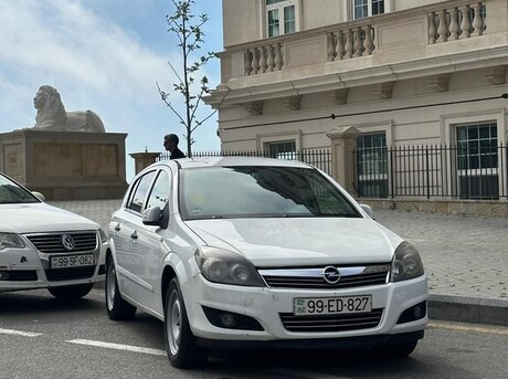 Opel Astra 2010
