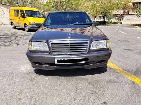 Mercedes C 200