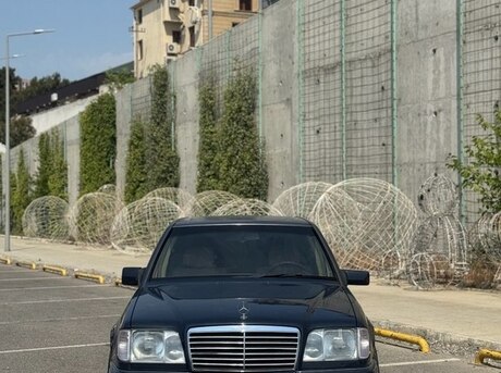 Mercedes E 200