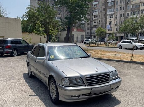 Mercedes C 180