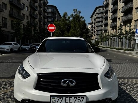 Infiniti QX70S