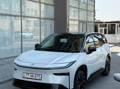 Toyota  2025