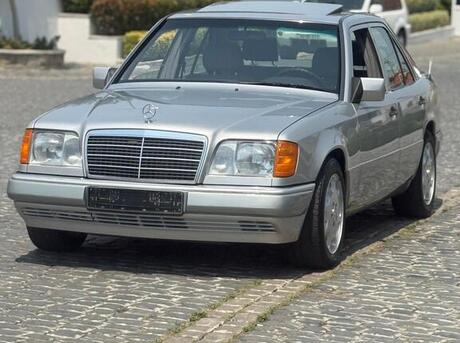 Mercedes E 220