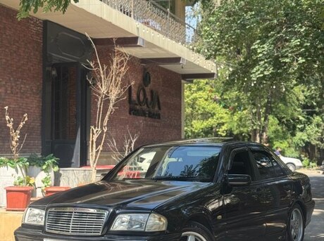Mercedes C 200