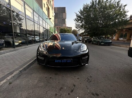 Porsche Panamera 4S