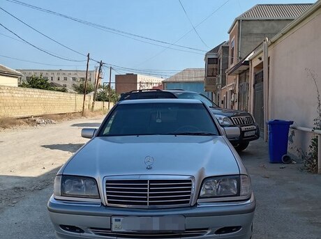 Mercedes C 200