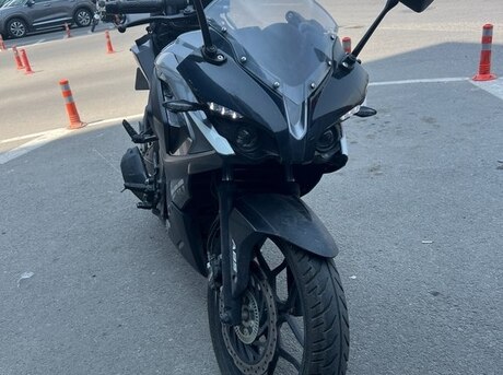 Bajaj Pulsar RS 200 2022