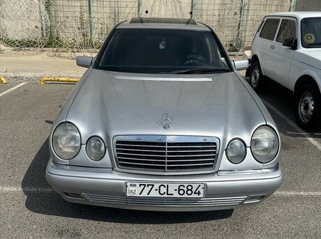 Mercedes E 240
