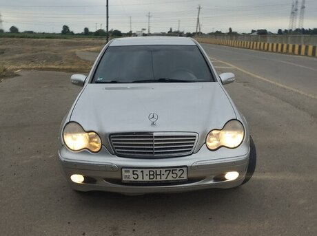 Mercedes C 200